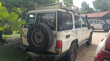 Toyota Land Cruiser Hebrad 4WD - 2011