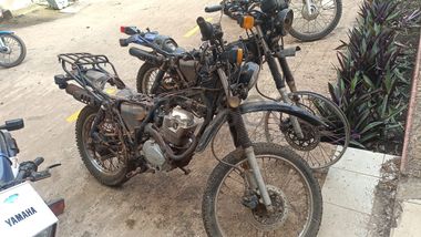 Dois Motociclos e um Frigorífico