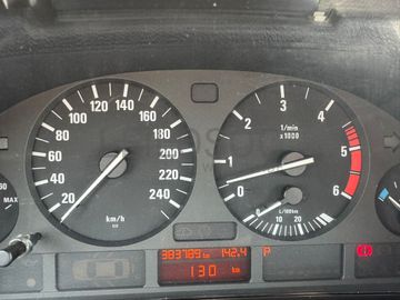 BMW X5 · Ano 2001