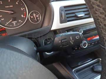 BMW 318d · Ano 2012  