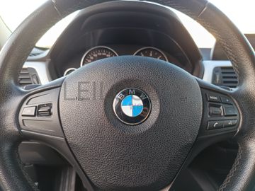 BMW 318d · Ano 2012  