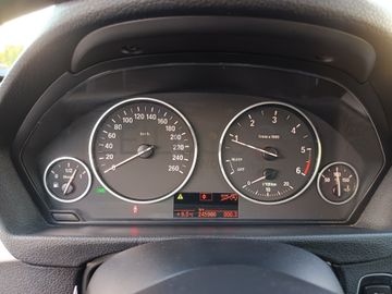 BMW 318d · Ano 2012  