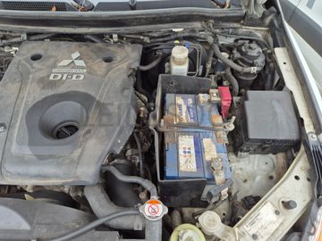 Mitsubishi L200 · Ano 2015