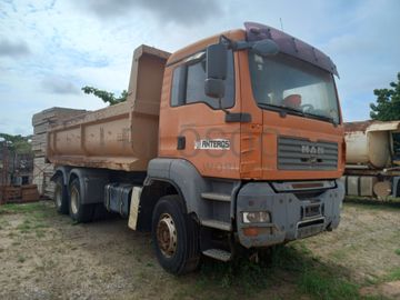 Camião Basc. Tras. (6X4) da marca MAN, modelo 2634-4x2-4