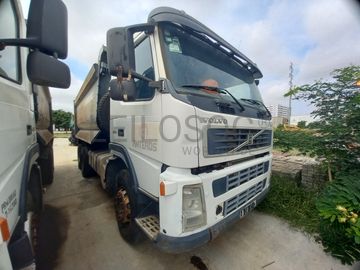 Camião Basc. Tras. (6X4) da marca VOLVO, modelo FM 4006X4