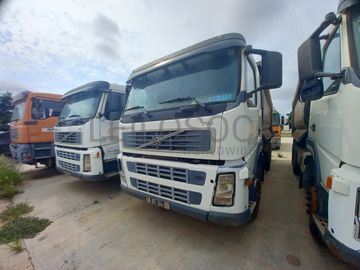 Camião Basc. Tras. (6X4) da marca VOLVO, modelo FM-400