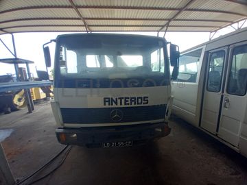 Camião Caixa Fixa c/  Braço Hidráulico da marca MERCEDES BENZ, modelo 914/42