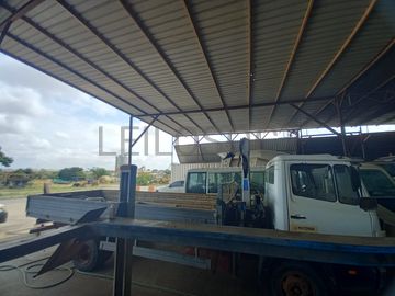 Camião Caixa Fixa c/  Braço Hidráulico da marca MERCEDES BENZ, modelo 914/42
