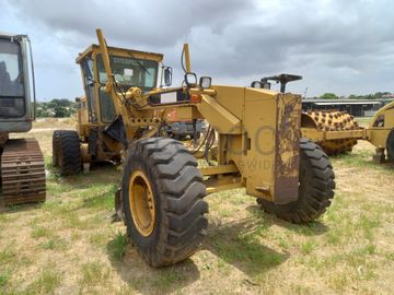 Motoniveladora 15 T da marca CATERPILLAR, modelo 140H