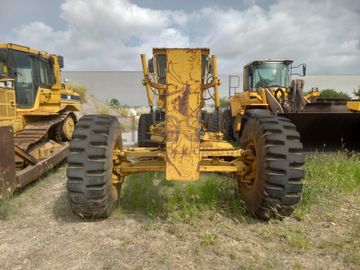 Motoniveladora 20 T da marca CATERPILLAR, modelo 14H