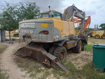 Escavadora de Pneus  da marca VOLVO, modelo EW 180C
