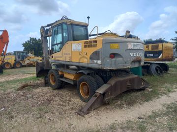 Escavadora de Pneus  da marca VOLVO, modelo EW 180C