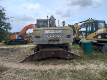Escavadora de Pneus  da marca VOLVO, modelo EW 180C