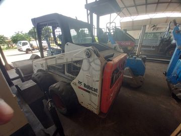 Pá Carregadora (mini) de Pneus da marca BOBCAT, modelo S450B