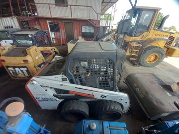 Pá Carregadora (mini) de Pneus da marca BOBCAT, modelo S450B