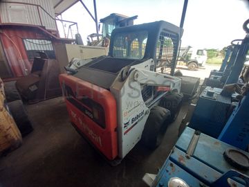 Pá Carregadora (mini) de Pneus da marca BOBCAT, modelo S450B
