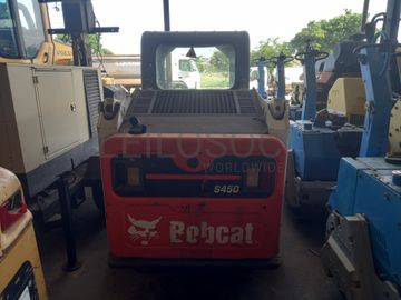 Pá Carregadora (mini) de Pneus da marca BOBCAT, modelo S450B