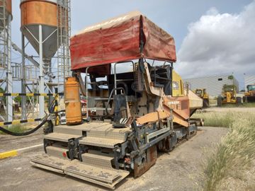 Espalhadora-Acabadora de Pavimentação da marca DYNAPAC, modelo F141C