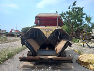 Espalhadora-Acabadora de Pavimentação da marca DYNAPAC, modelo F141C
