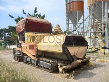 Espalhadora-Acabadora de Pavimentação da marca DYNAPAC, modelo F141C