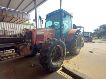 Trator Agrícola da marca MASSEY FERGUSON, modelo 5455
