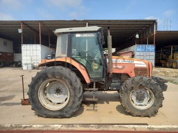 Trator Agrícola da marca MASSEY FERGUSON, modelo MF.5455