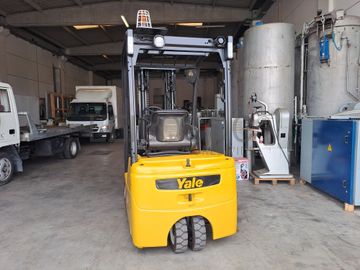 Empilhador Yale · Elétrico · Ano 2011