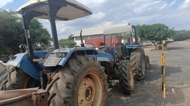 Trator New Holland/NHTT75