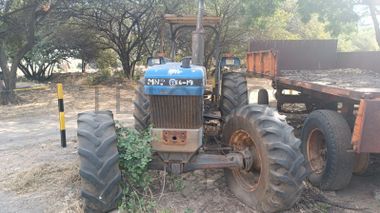Trator New Holland/8010