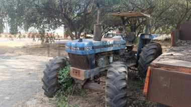 Trator New Holland/8010