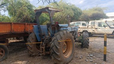 Trator New Holland/8010