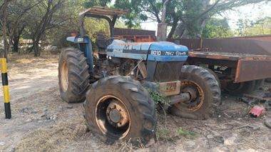 Trator New Holland/8010