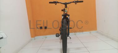 Uma bicicleta Magz MD100 