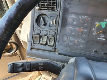 Scania P114CB 8x4 · Ano 2000