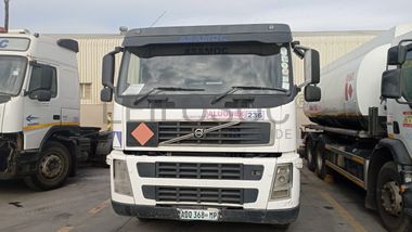 Camião Cisterna Volvo FM12-400M
