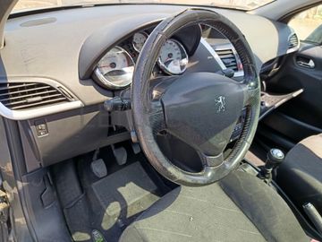 Peugeot 207 · Ano 2009