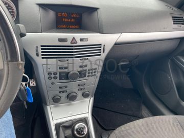 Opel Astra GTC 1.3 CTDI · Ano 2009