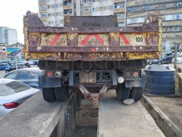 Camiao Basculante