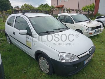 Opel Corsa 1.7 DI · Ano 2002