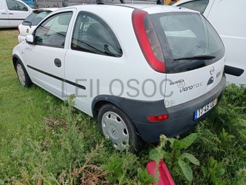Opel Corsa 1.7 DI · Ano 2002