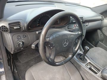 Mercedes-Benz C220 · Ano 2002