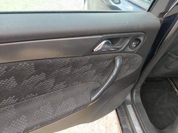 Mercedes-Benz C220 · Ano 2002
