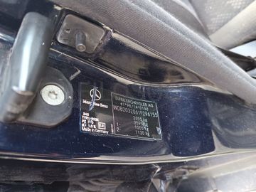 Mercedes-Benz C220 · Ano 2002
