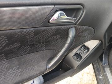 Mercedes-Benz C220 · Ano 2002