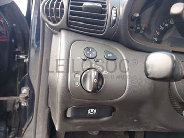 Mercedes-Benz C220 · Ano 2002