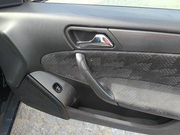 Mercedes-Benz C220 · Ano 2002