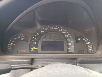 Mercedes-Benz C220 · Ano 2002