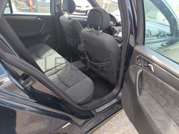 Mercedes-Benz C220 · Ano 2002