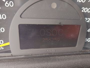 Mercedes-Benz C220 · Ano 2002