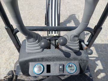 Mini Giratória Colt YFE10